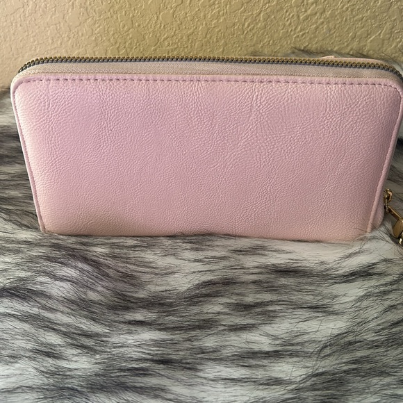Betsy Johnson light pink wristlet with bow - Picture 3 of 15